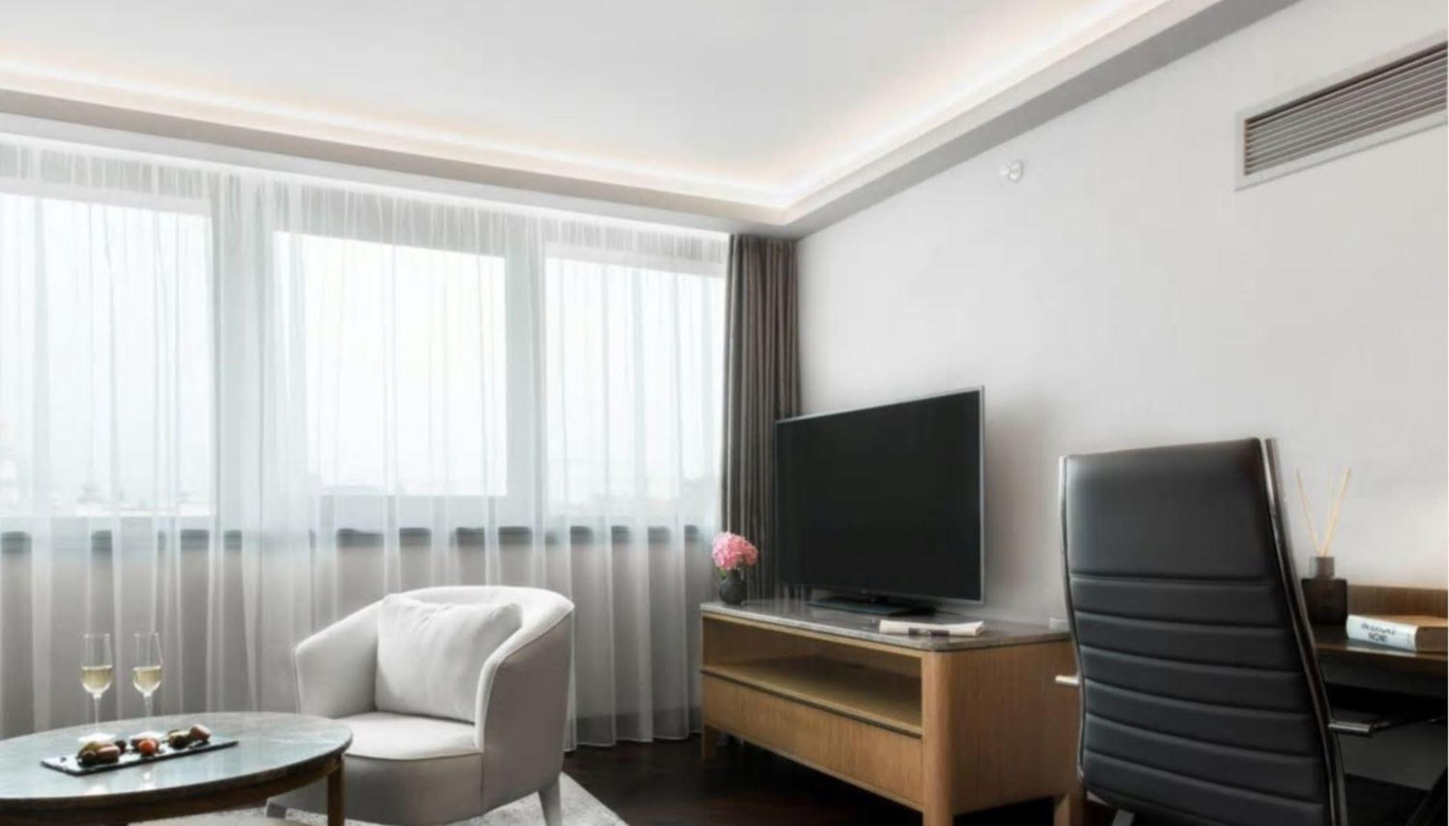 InterContinental Sofia, an IHG Hotel Esterno foto A room at the hotel