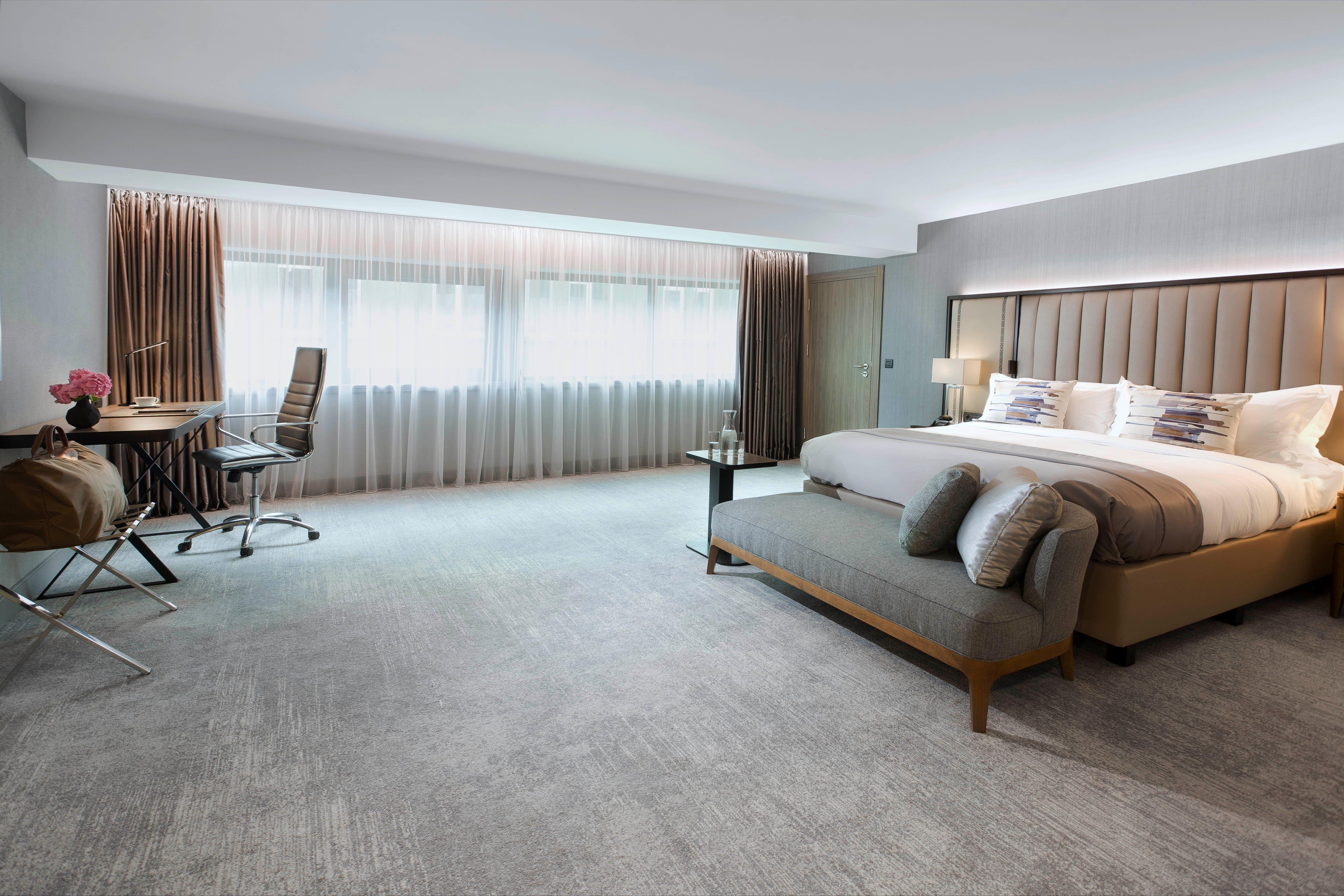 InterContinental Sofia, an IHG Hotel Esterno foto A room at the hotel