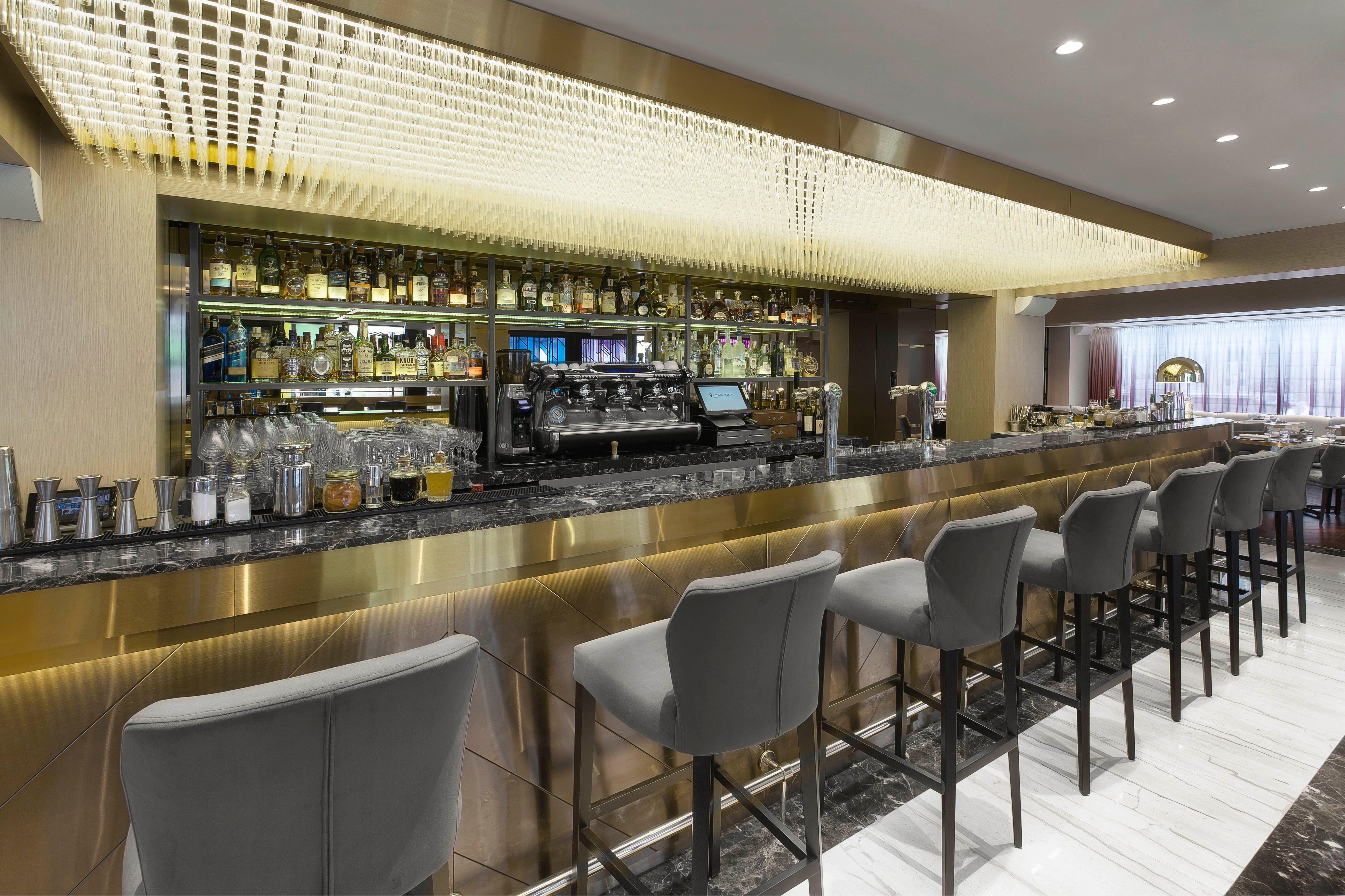 InterContinental Sofia, an IHG Hotel Esterno foto The bar at the restaurant