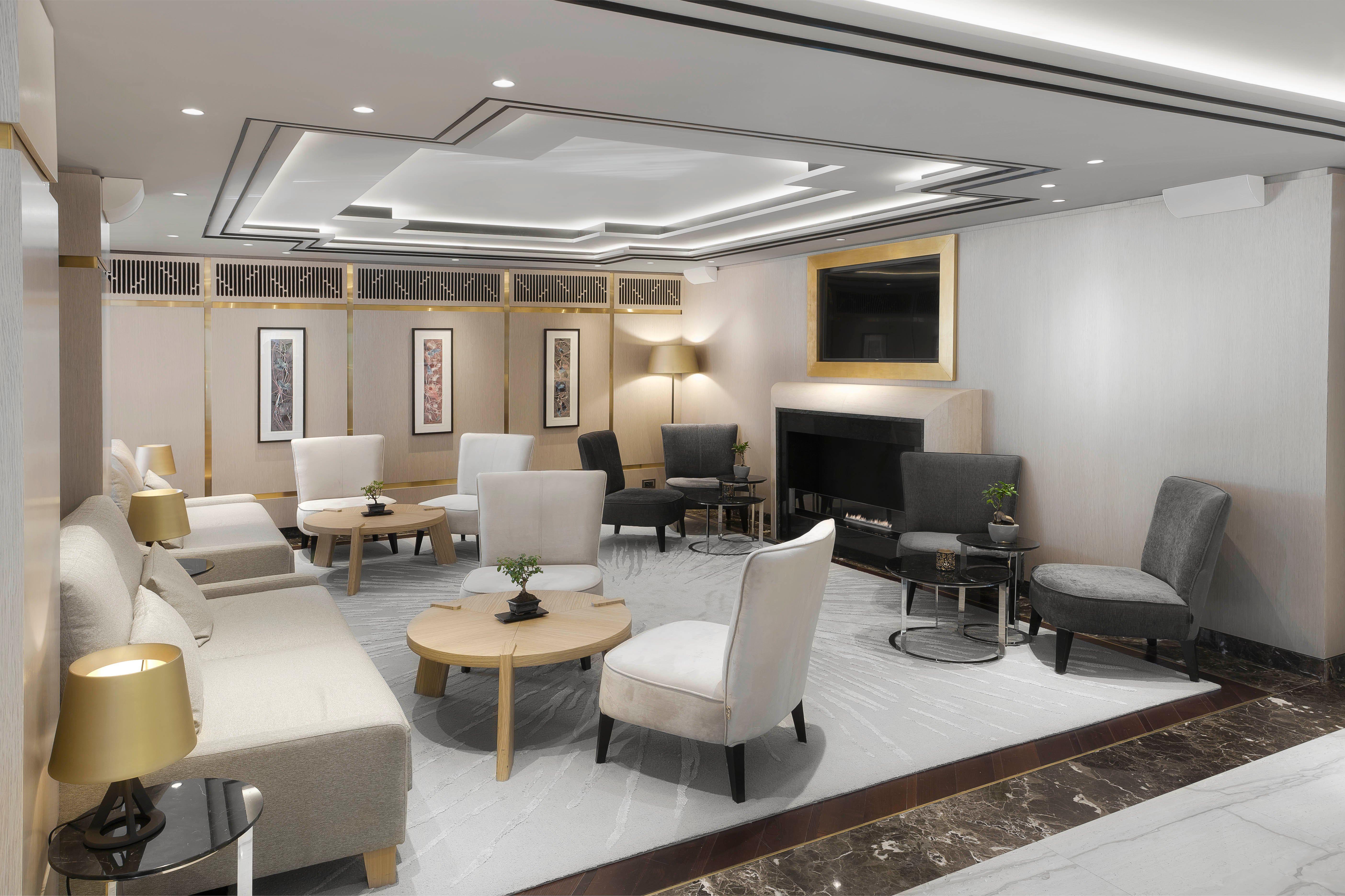 InterContinental Sofia, an IHG Hotel Esterno foto The lounge at the airport