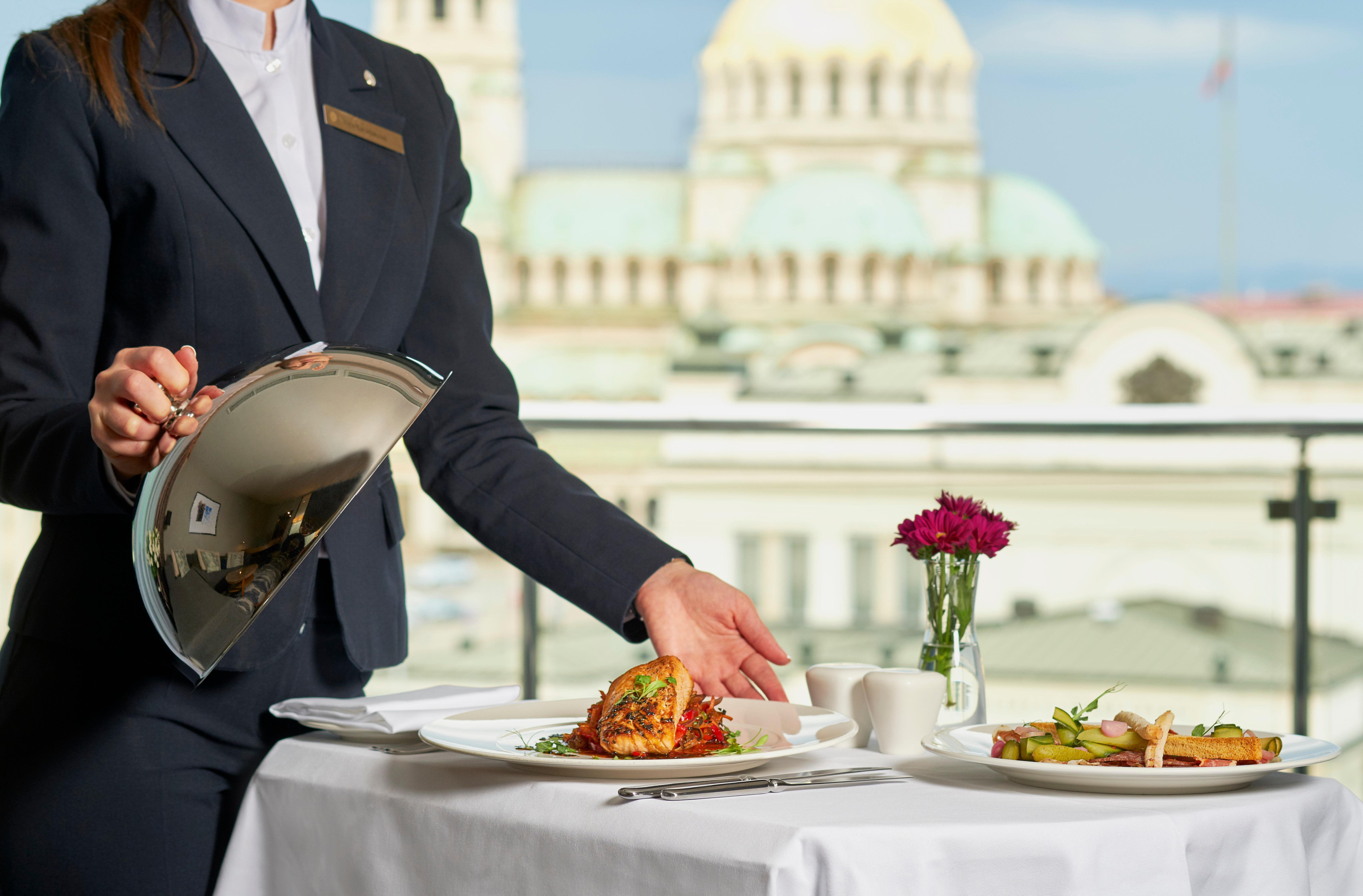 InterContinental Sofia, an IHG Hotel Esterno foto A waiter serving food
