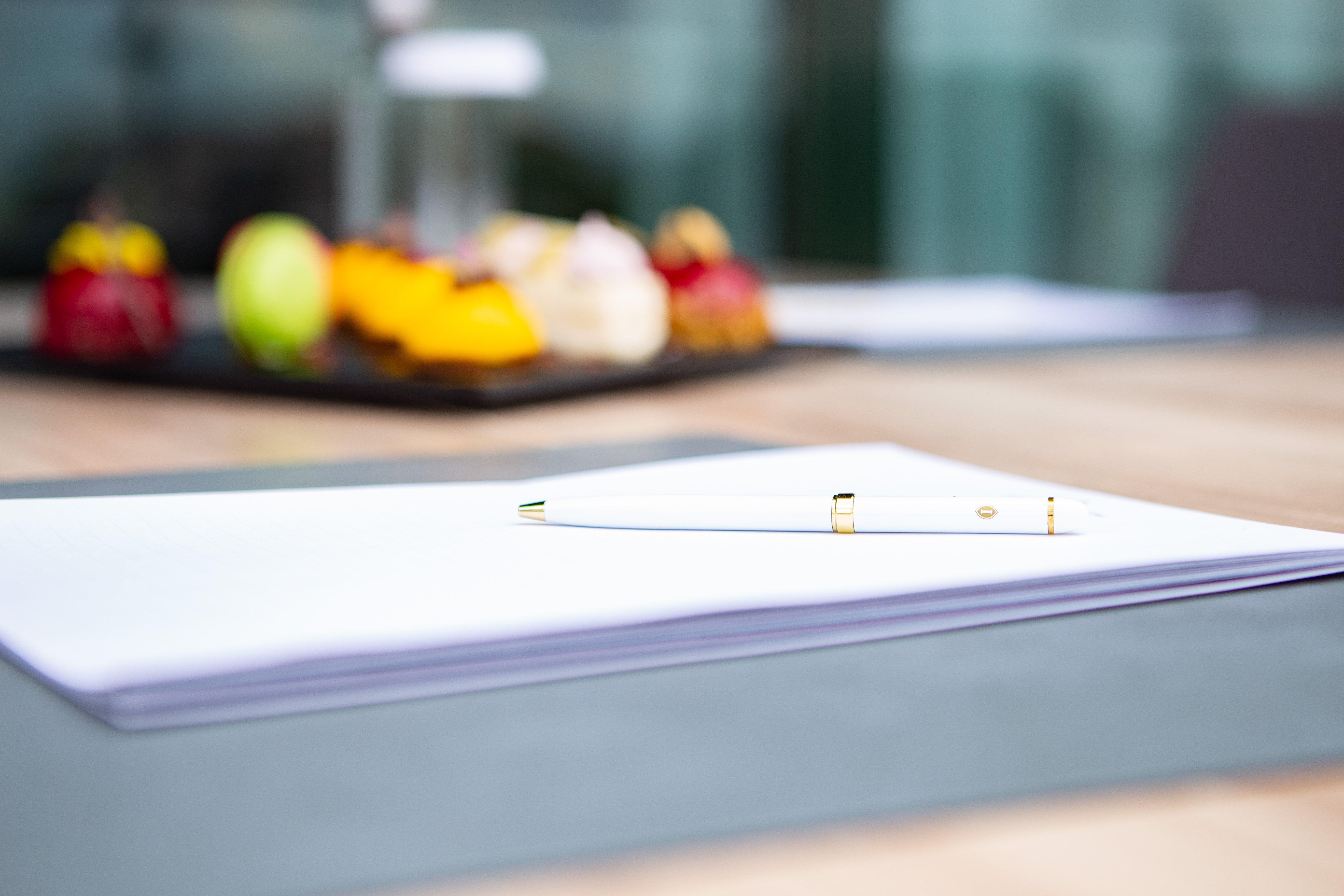 InterContinental Sofia, an IHG Hotel Esterno foto A pen on a document