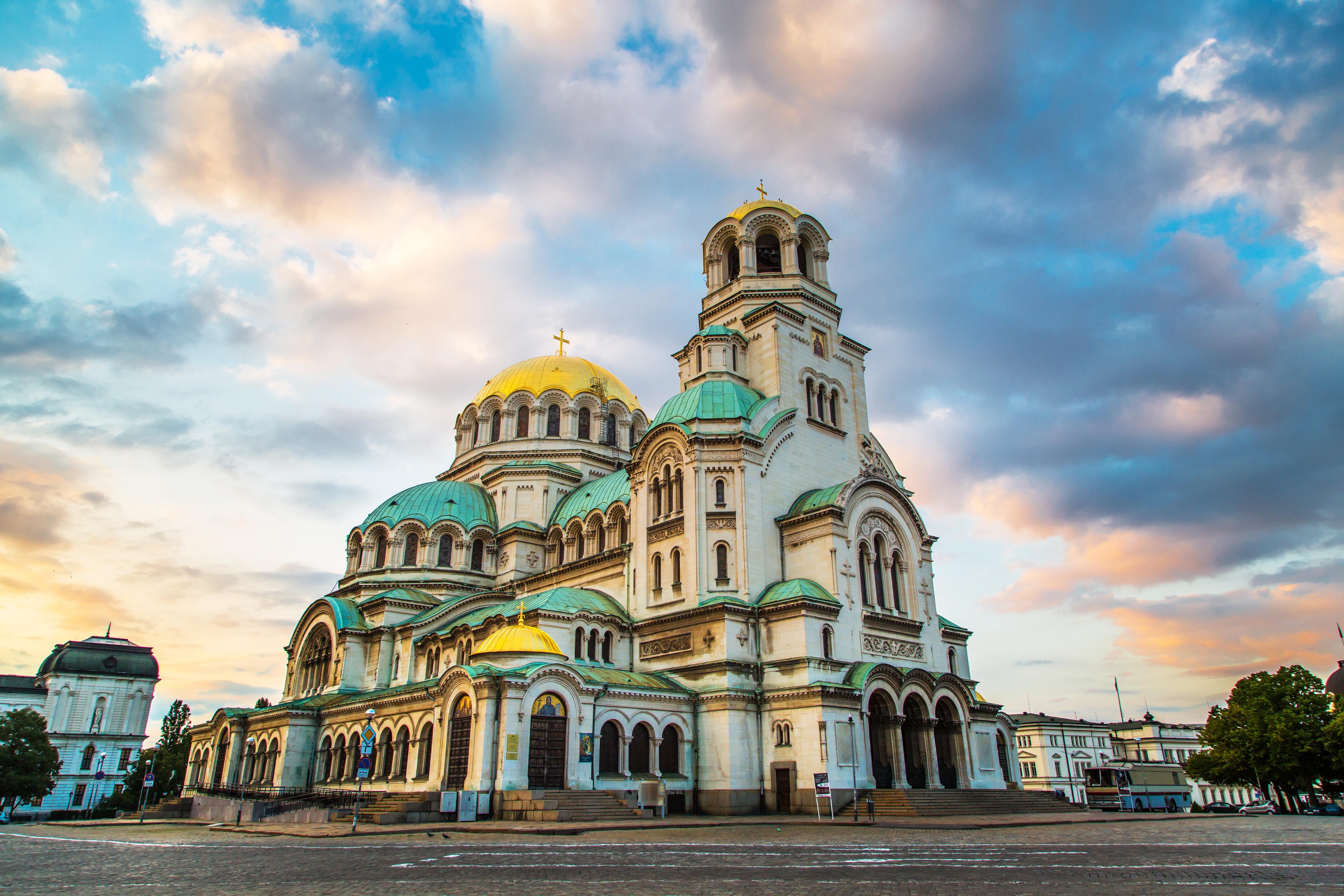 InterContinental Sofia, an IHG Hotel Esterno foto The cathedral of the Assumption of the Virgin