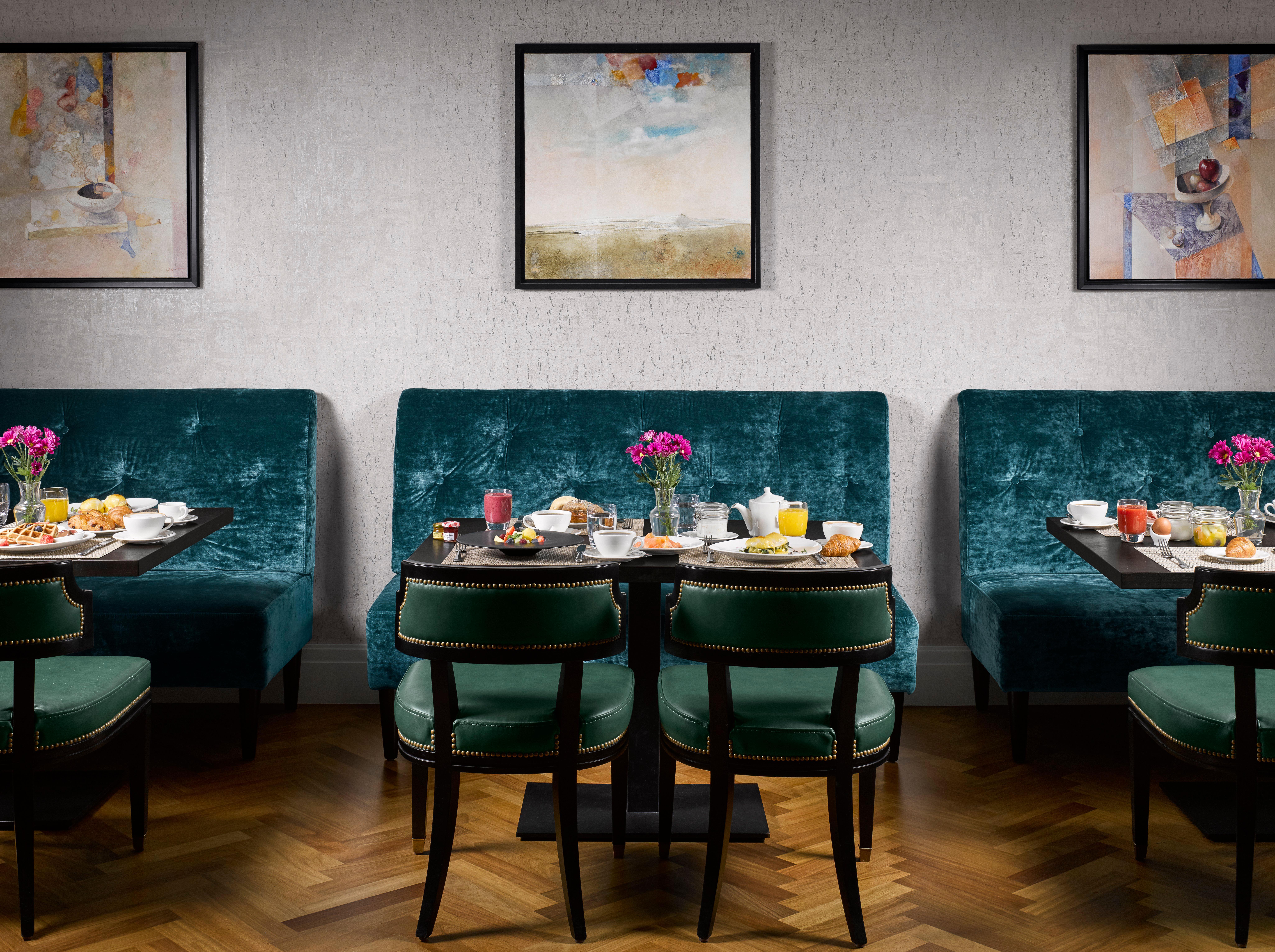 InterContinental Sofia, an IHG Hotel Esterno foto The restaurant at The Ivy, St John's Wood