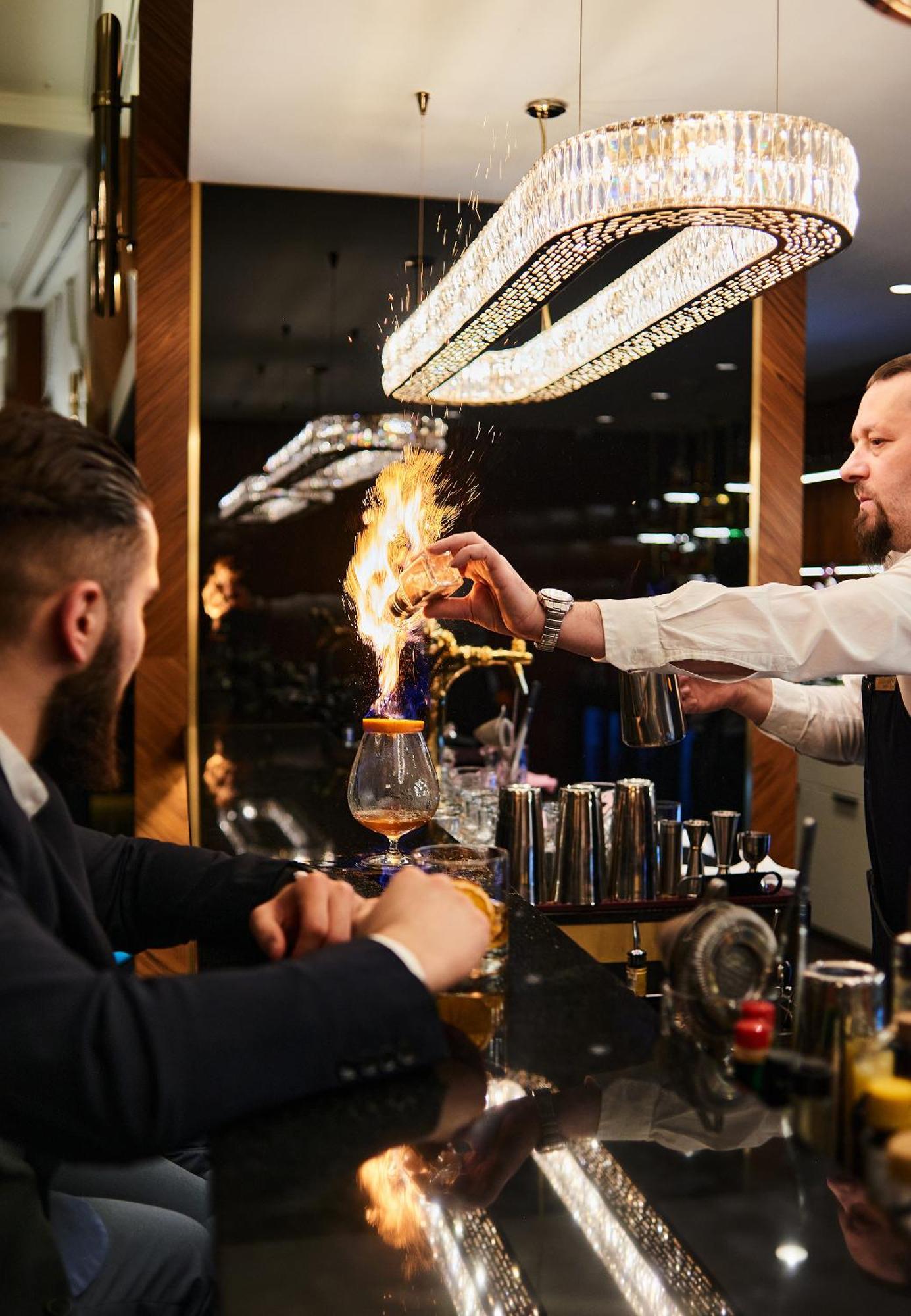 InterContinental Sofia, an IHG Hotel Esterno foto A bartender preparing a flaming cocktail