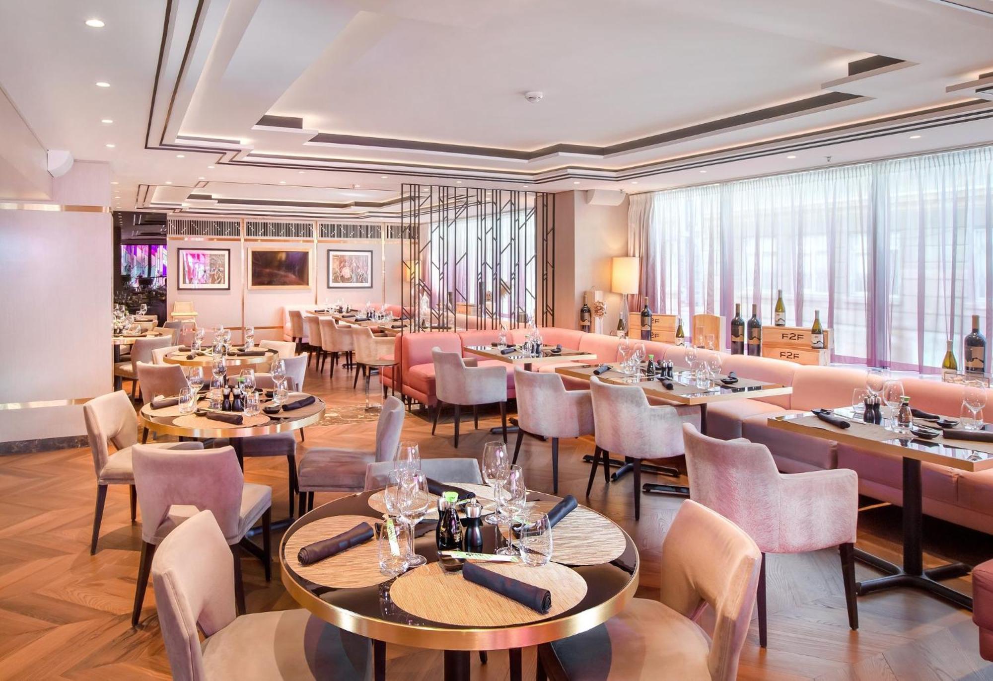 InterContinental Sofia, an IHG Hotel Esterno foto The interior of the restaurant