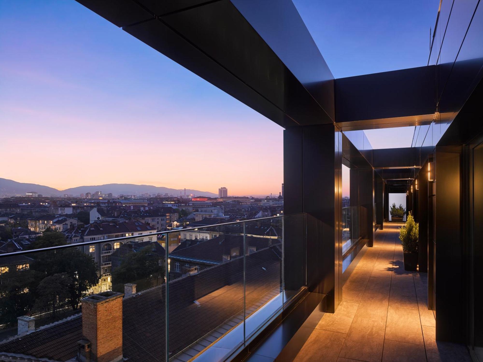 InterContinental Sofia, an IHG Hotel Esterno foto The Skywalk